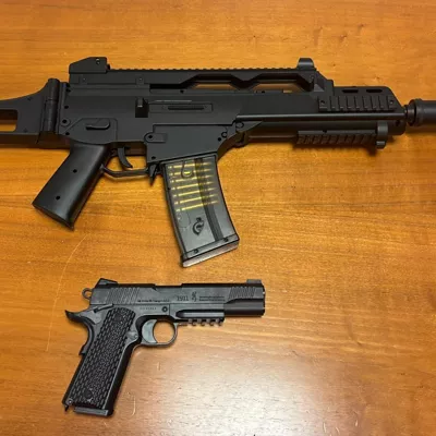 Las armas intervenidas.



REMITIDA / HANDOUT por POLICÍA FORAL

Fotografía remitida a medios de comunicación exclusivamente para ilustrar la noticia a la que hace referencia la imagen, y citando la procedencia de la imagen en la firma

18/7/2025